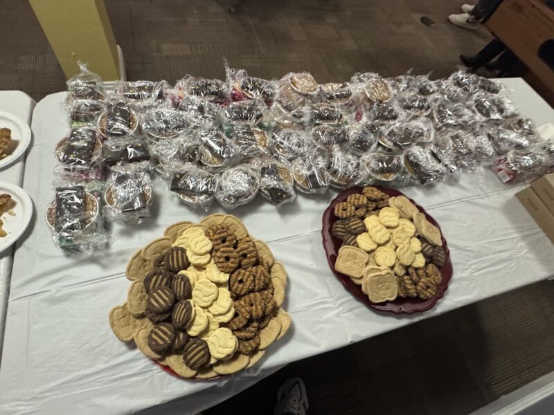 Image for the Tweet beginning: Scenes from the Thanksgiving party