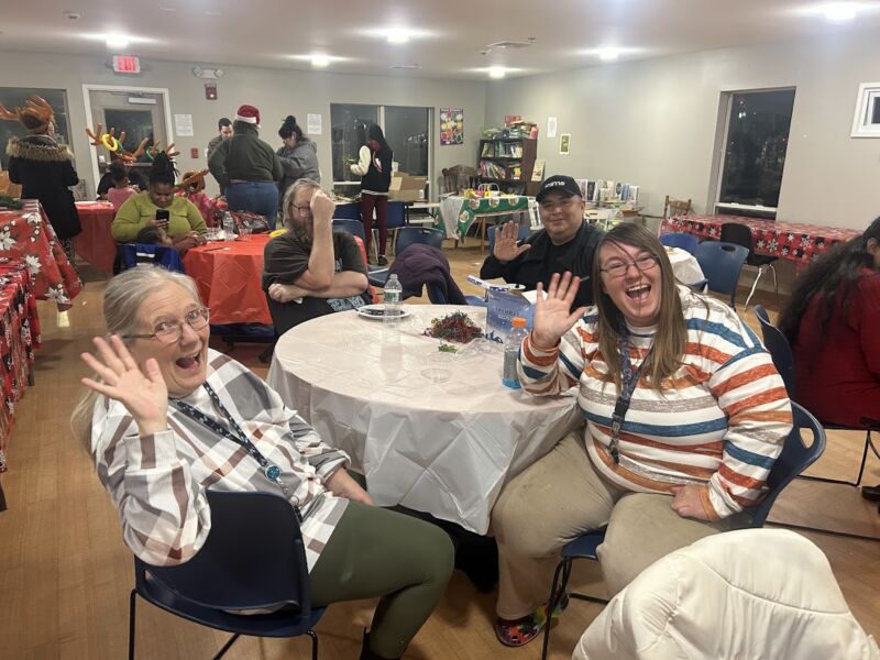 Image for the Tweet beginning: The holiday cheer made it